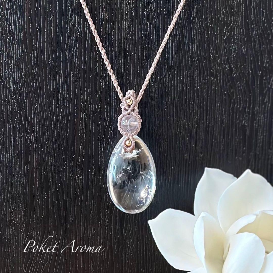 『虹咲』虹入りアイリスクォーツのマクラメペンダントネックレス