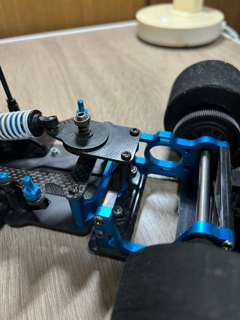 タミヤ　F103 シャーシ　サーボは作動確認済み。バッテリー縦積み仕様。