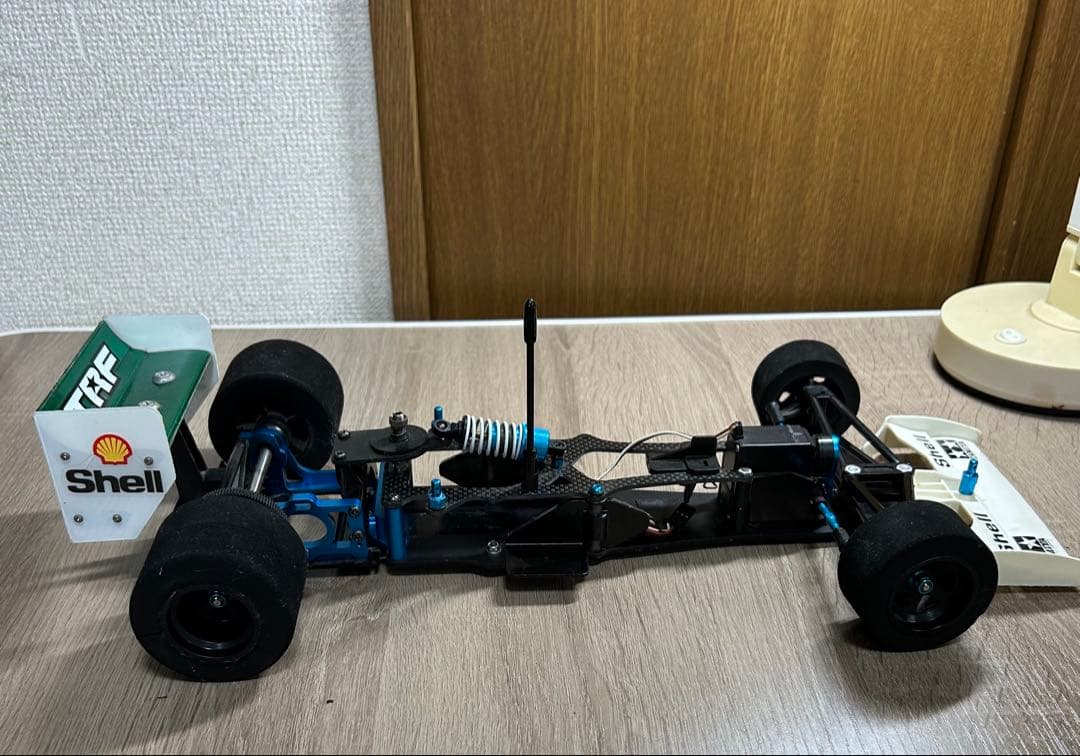 タミヤ　F103 シャーシ　サーボは作動確認済み。バッテリー縦積み仕様。