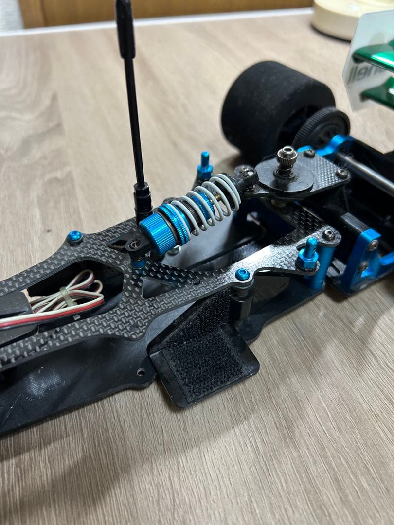 タミヤ　F103 シャーシ　サーボは作動確認済み。バッテリー縦積み仕様。