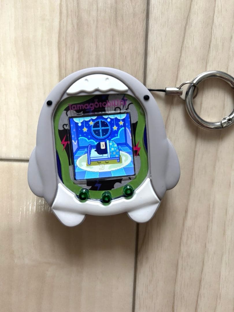 Tamagotchi Uni パープル　たまごっちユニ シリコンサメケース付き