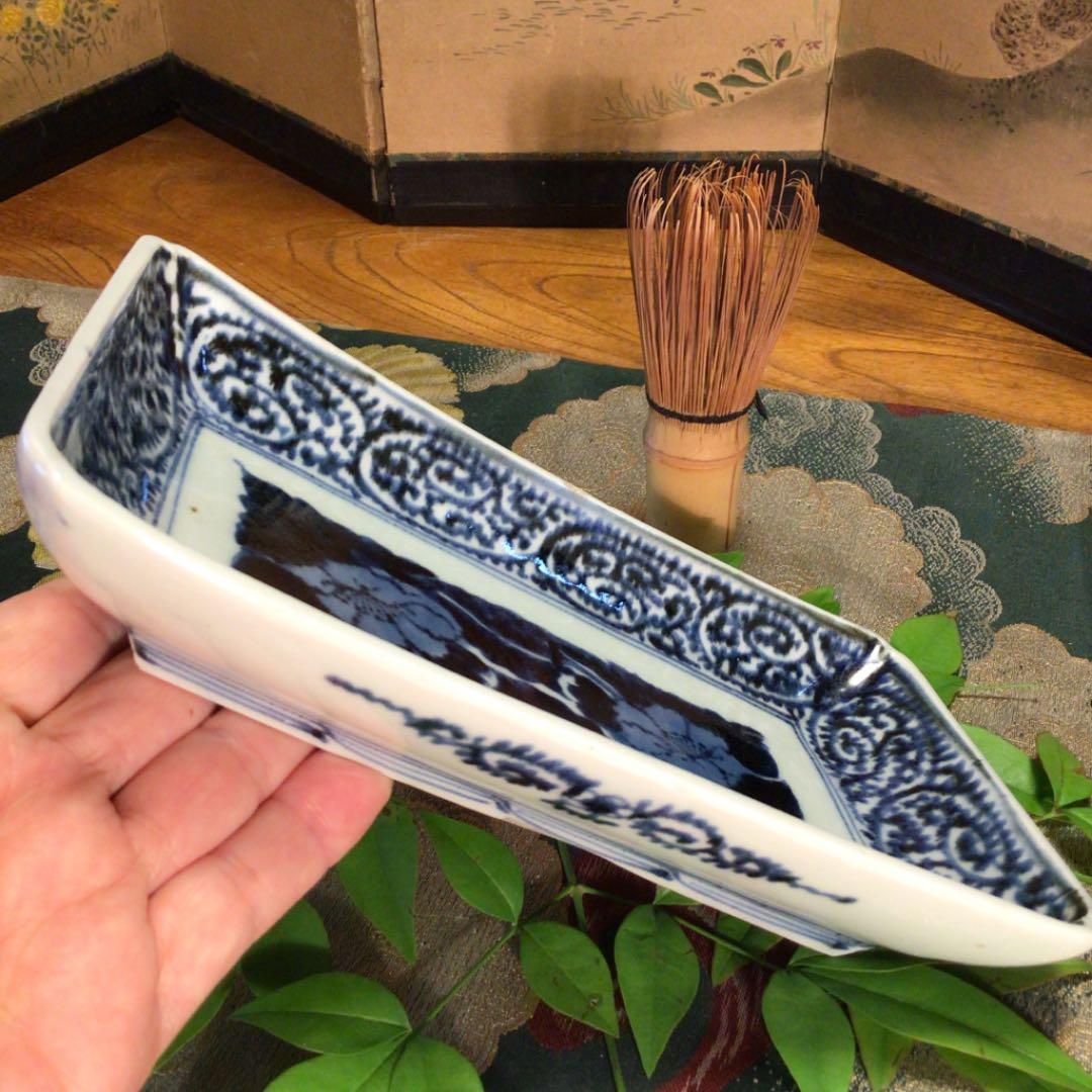 A582 古伊万里 染付 見込牡丹 タコ唐草紋様 隅入長皿 2枚