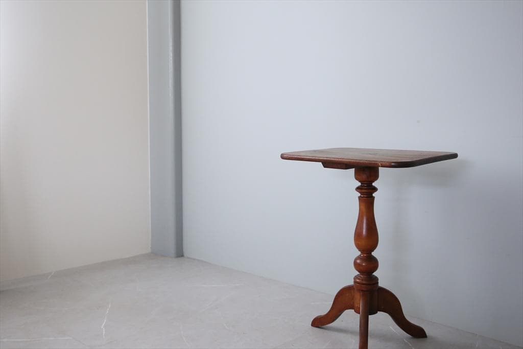 英国アンティーク木製サイドテーブルj/オケージョナル/作業机/飾り棚(87-52