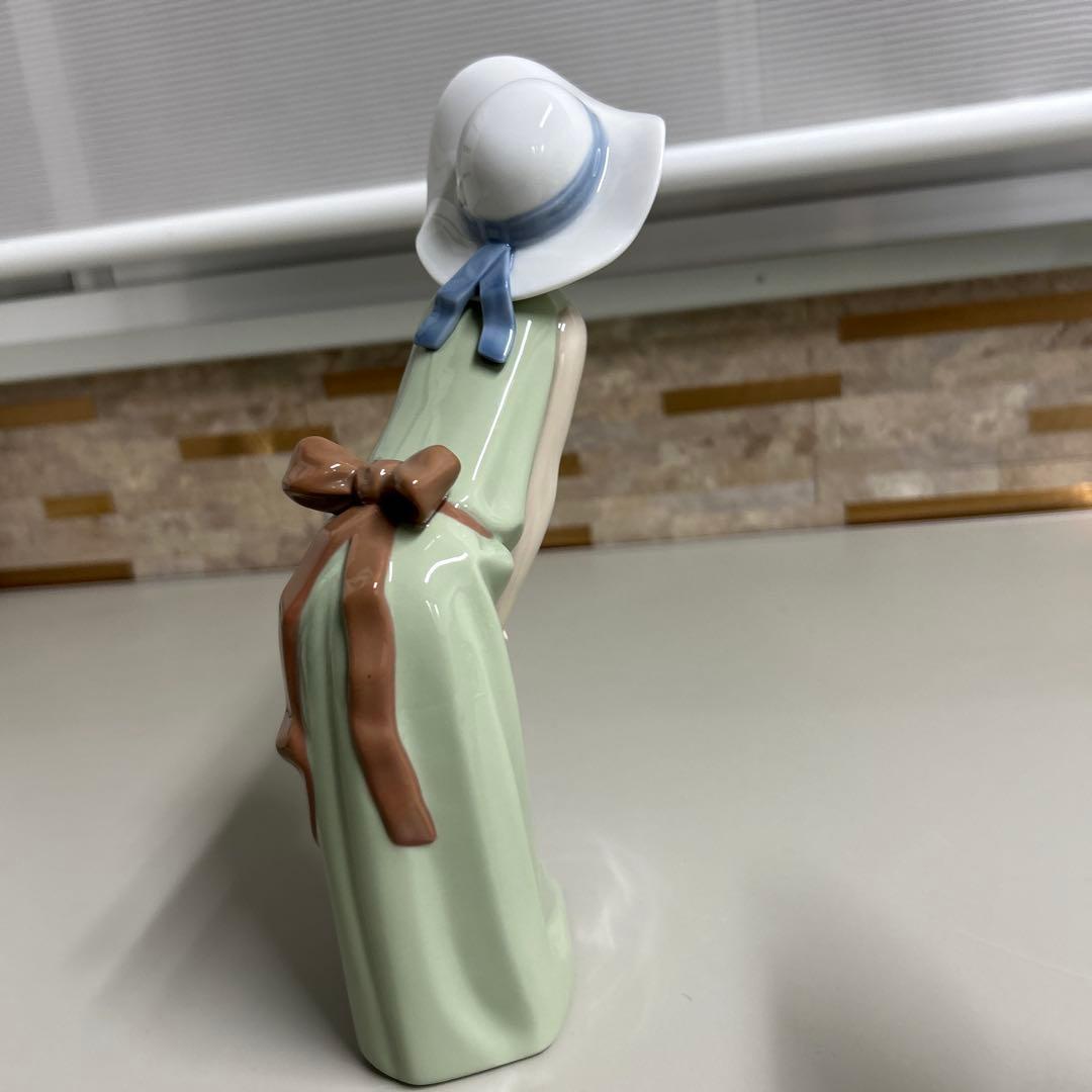 LLADRO リヤドロ 麦わら帽子をかぶった好奇心旺盛な女の子 少女