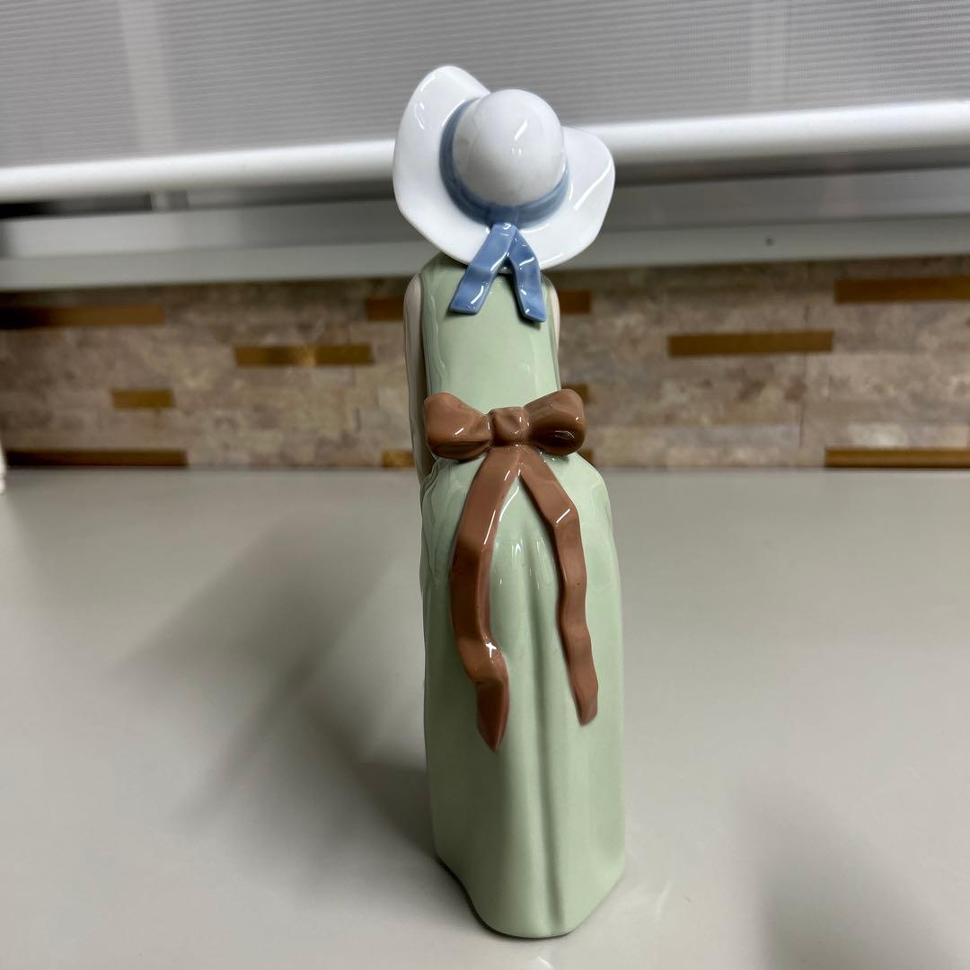 LLADRO リヤドロ 麦わら帽子をかぶった好奇心旺盛な女の子 少女