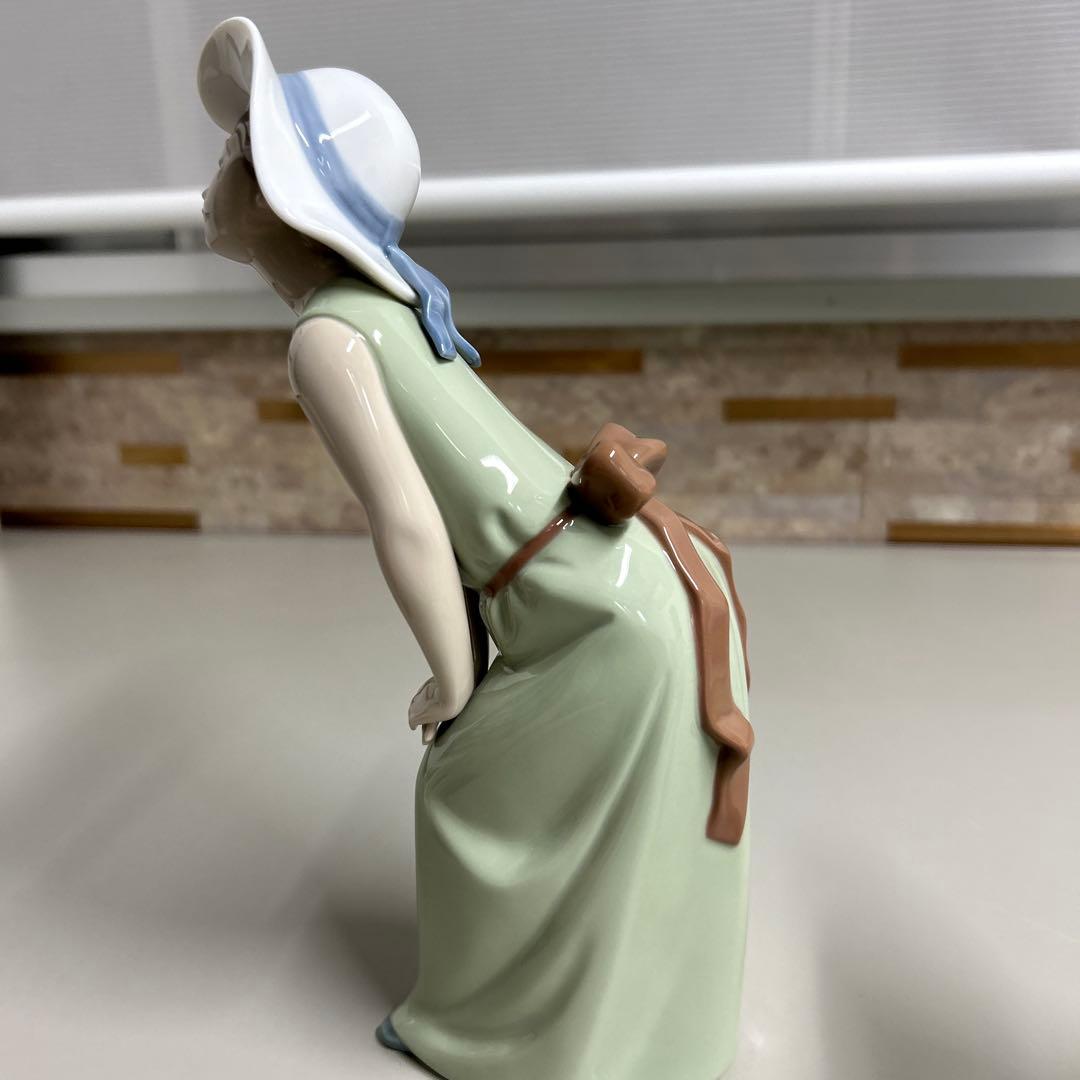 LLADRO リヤドロ 麦わら帽子をかぶった好奇心旺盛な女の子 少女