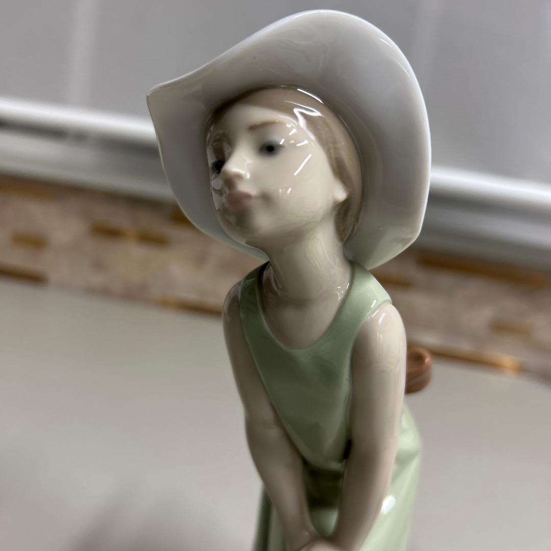 LLADRO リヤドロ 麦わら帽子をかぶった好奇心旺盛な女の子 少女