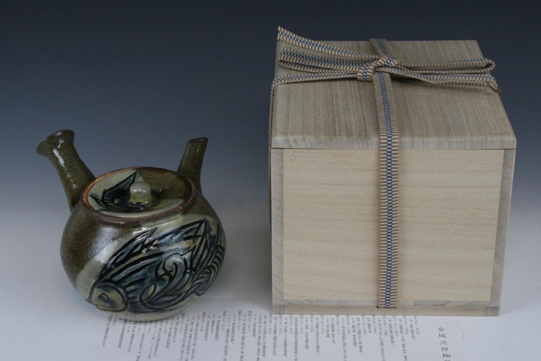 壺屋焼 人間国宝 金城次郎 作 魚文急須 - メルカリ