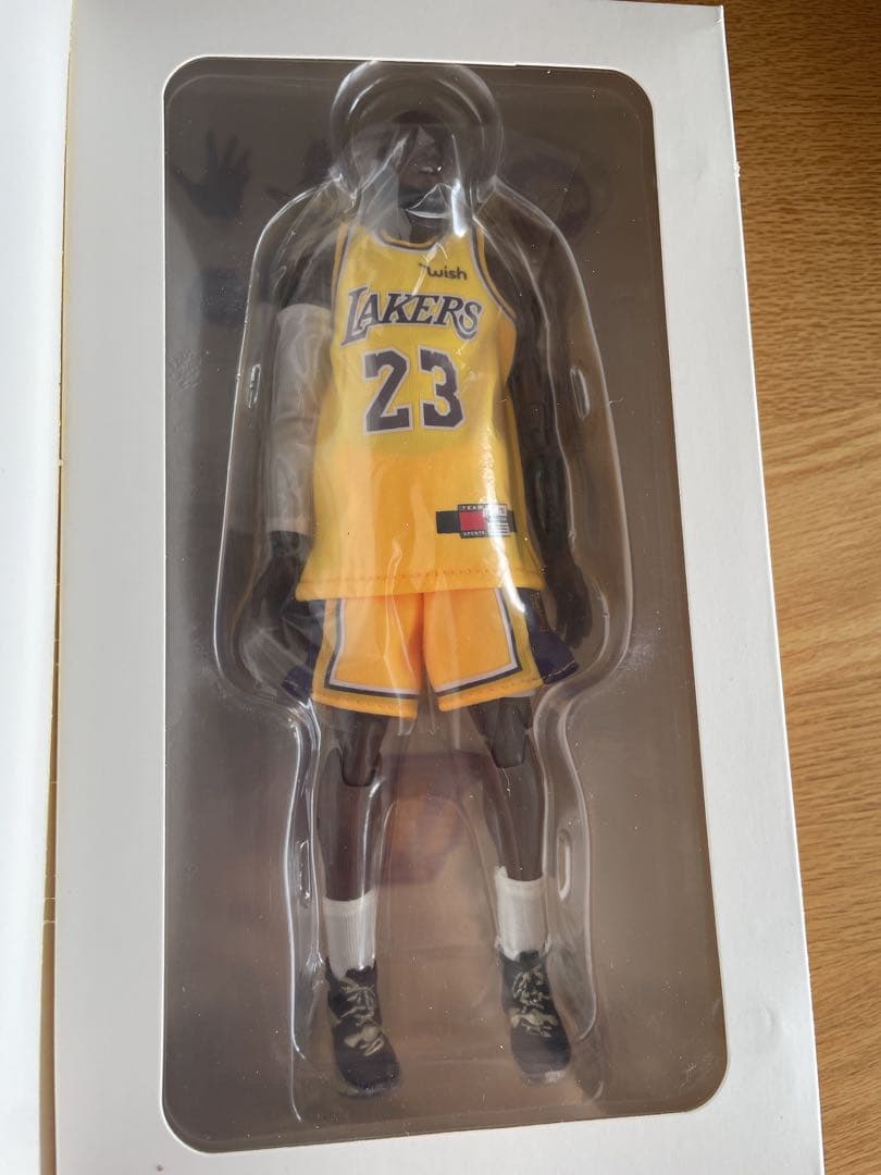 レブロン・ジェームズ 1/9 フィギュア NBA - メルカリ