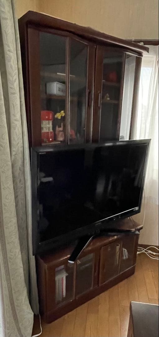 コーナー木製テレビ台、上下にガラス扉付き