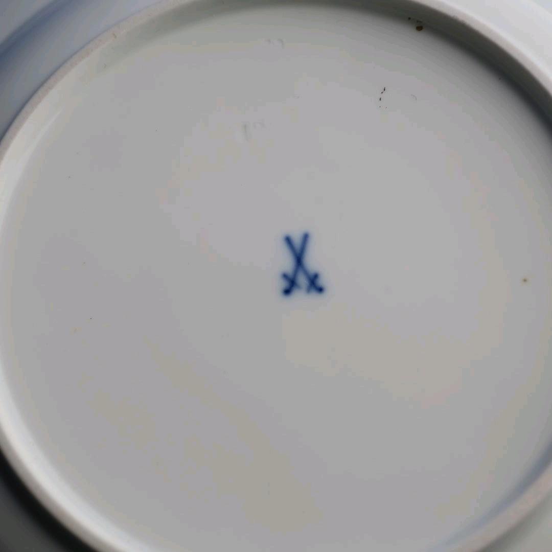 シンプルで洗練されたマイセンのコバルトブルー皿（21.5cm）