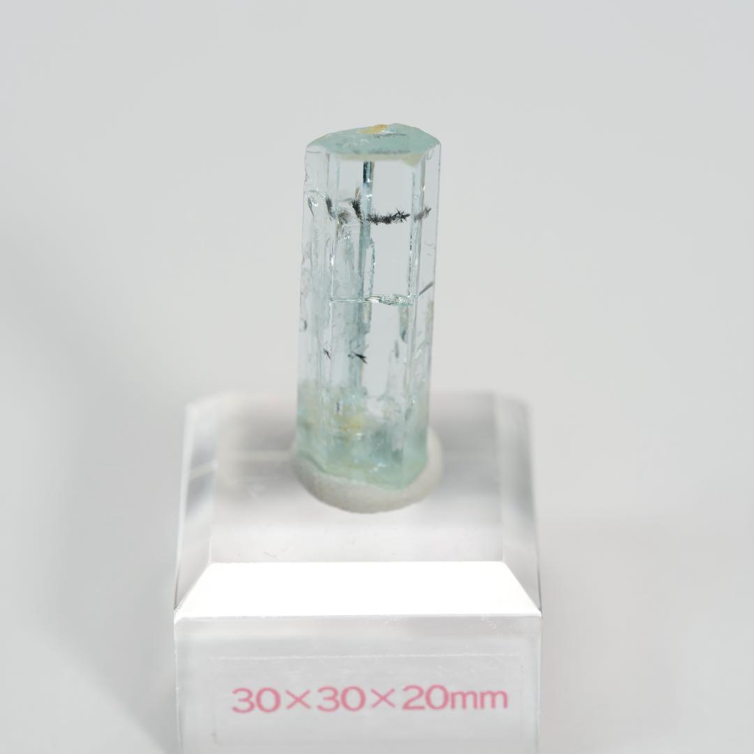 【針状の面白い結晶】【最高品質】トルマリンinアクアマリン 30×11×9mm