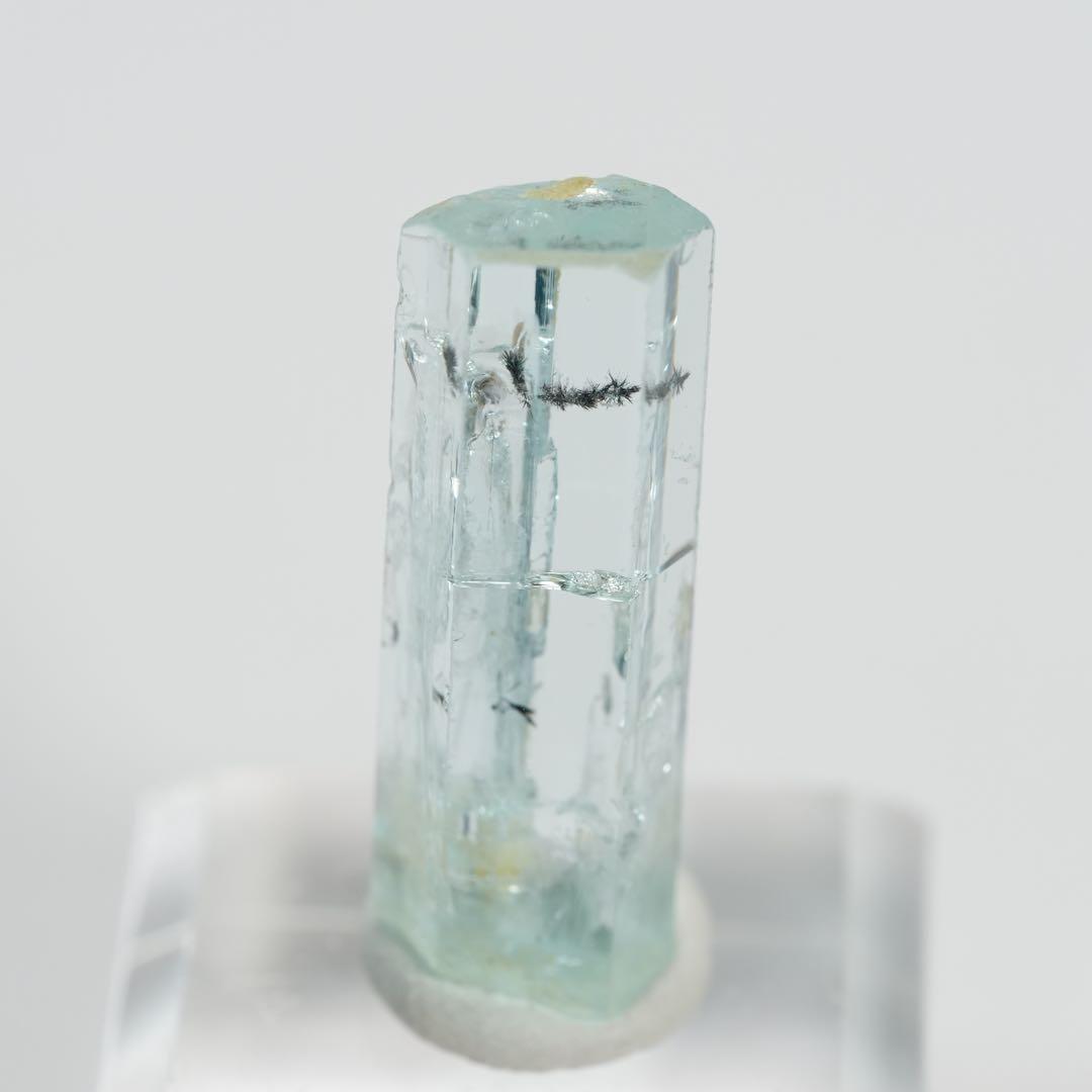 【針状の面白い結晶】【最高品質】トルマリンinアクアマリン 30×11×9mm