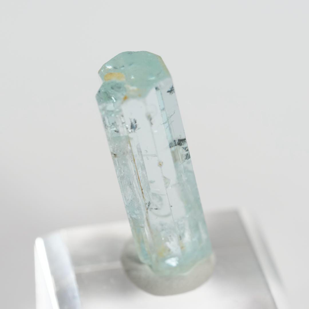 【針状の面白い結晶】【最高品質】トルマリンinアクアマリン 30×11×9mm