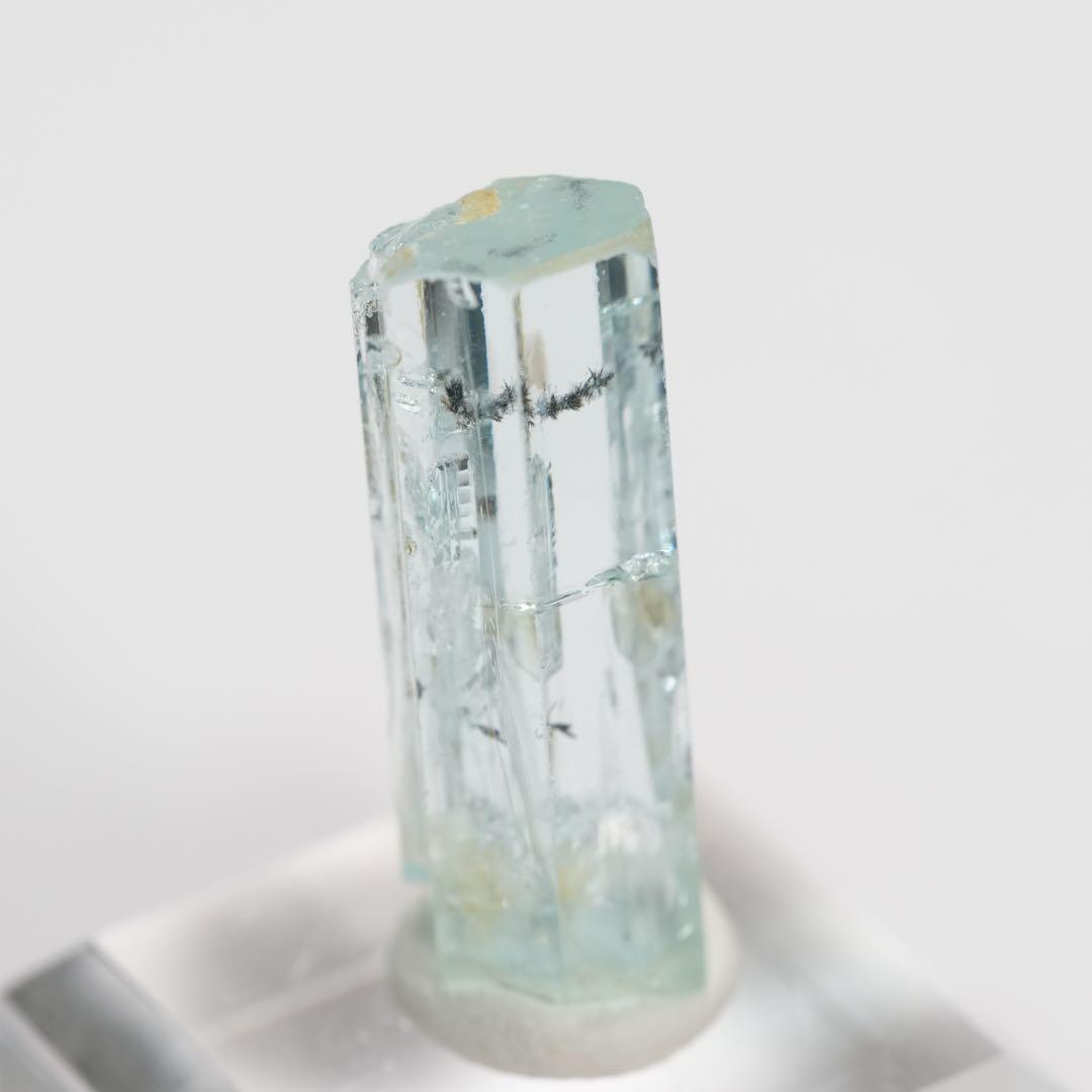 【針状の面白い結晶】【最高品質】トルマリンinアクアマリン 30×11×9mm