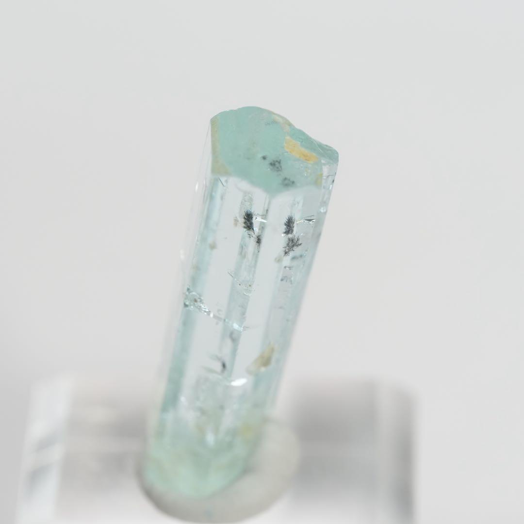 【針状の面白い結晶】【最高品質】トルマリンinアクアマリン 30×11×9mm