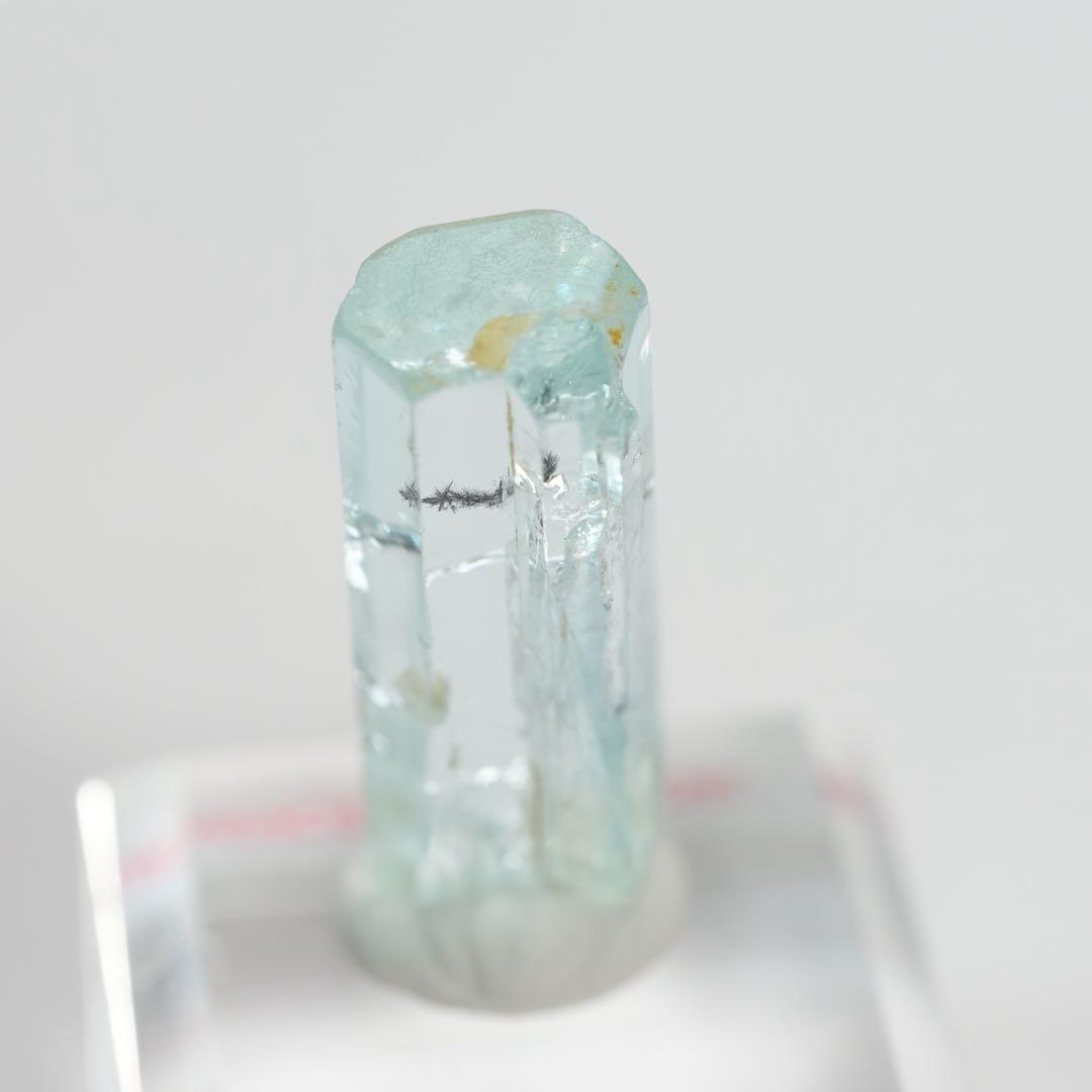 【針状の面白い結晶】【最高品質】トルマリンinアクアマリン 30×11×9mm