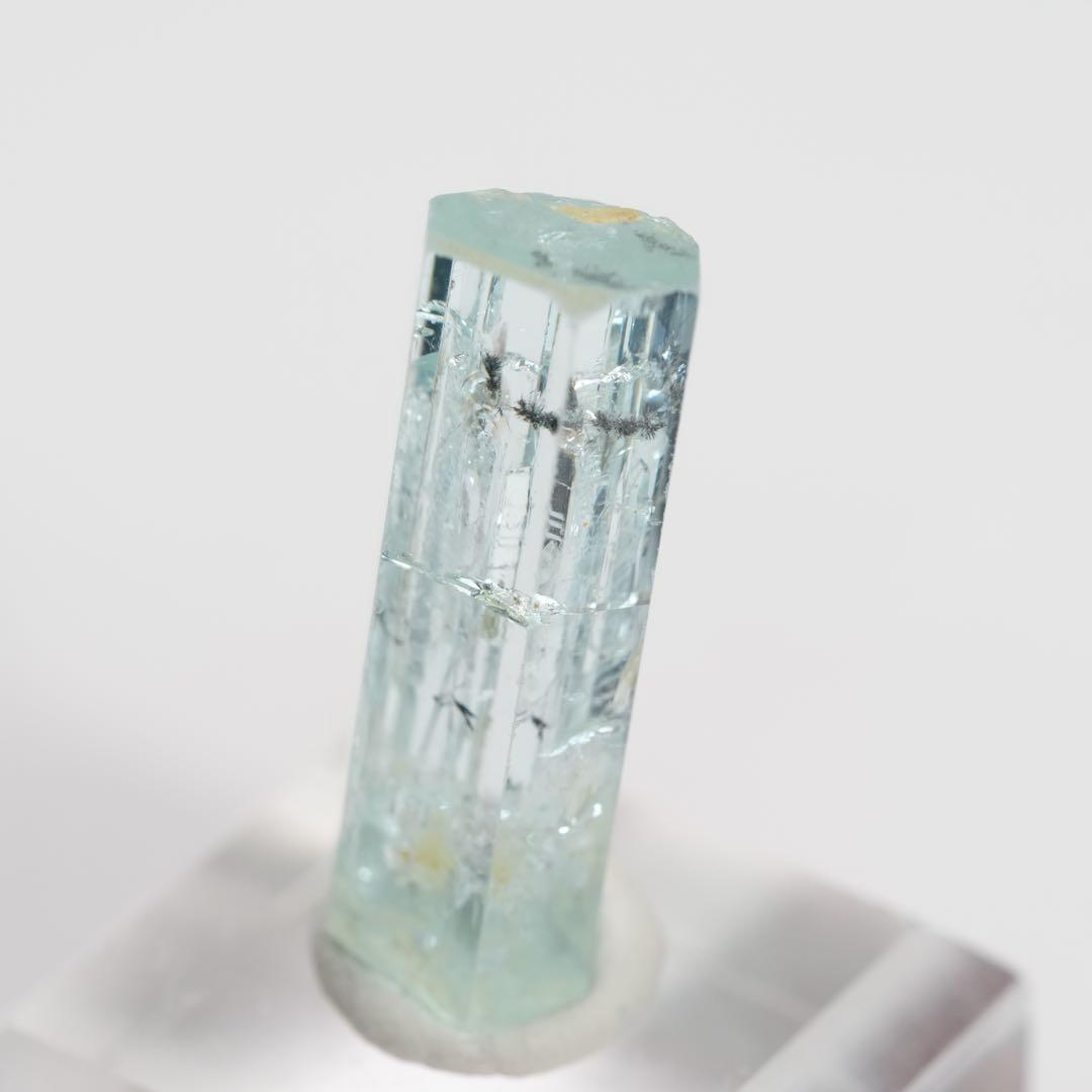 【針状の面白い結晶】【最高品質】トルマリンinアクアマリン 30×11×9mm