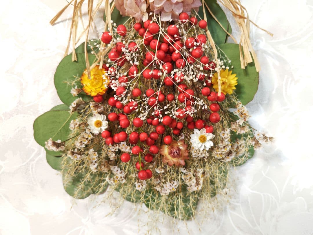 ススキと南天の実、ユーカリの スワッグ ドライフラワー　クリスマス　お正月