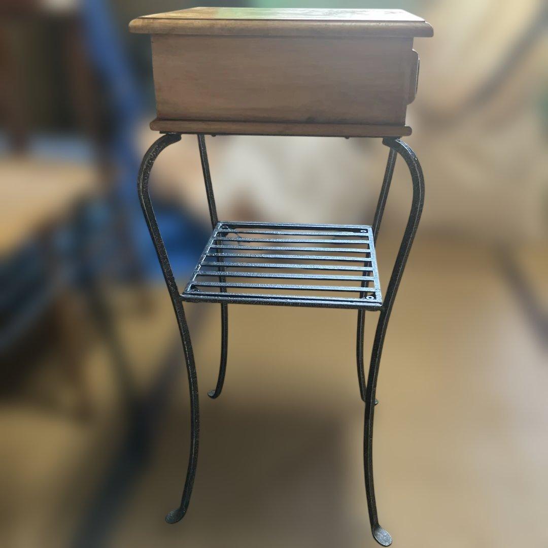 アンティークサイドテーブル