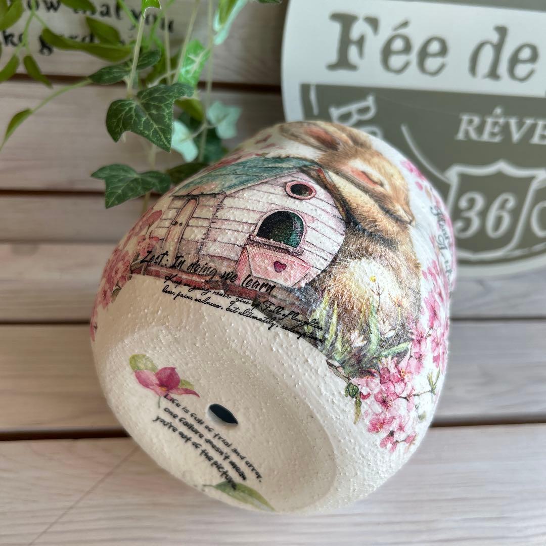 リメイク鉢 4号ふっくら丸鉢 さくらハウスを抱いたうさぎさん - メルカリ