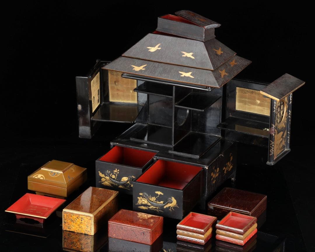 佐藤製造】家型 御殿型 蒔絵 金蒔絵 漆塗 香箱 御香棚 香