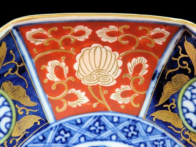 大聖寺伊万里 金襴 金唐草に青海波の図 描分八角6寸皿 2枚 079AS-CQe