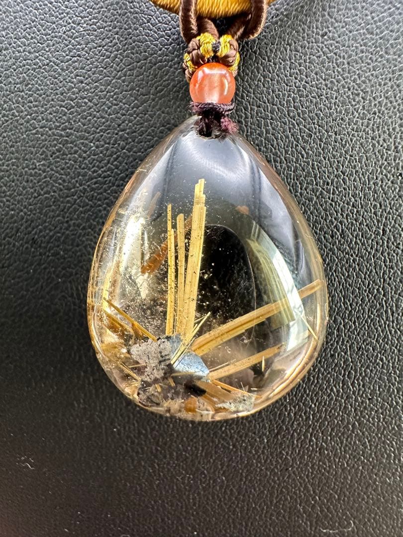 ルチルクォーツの雫型ペンダント