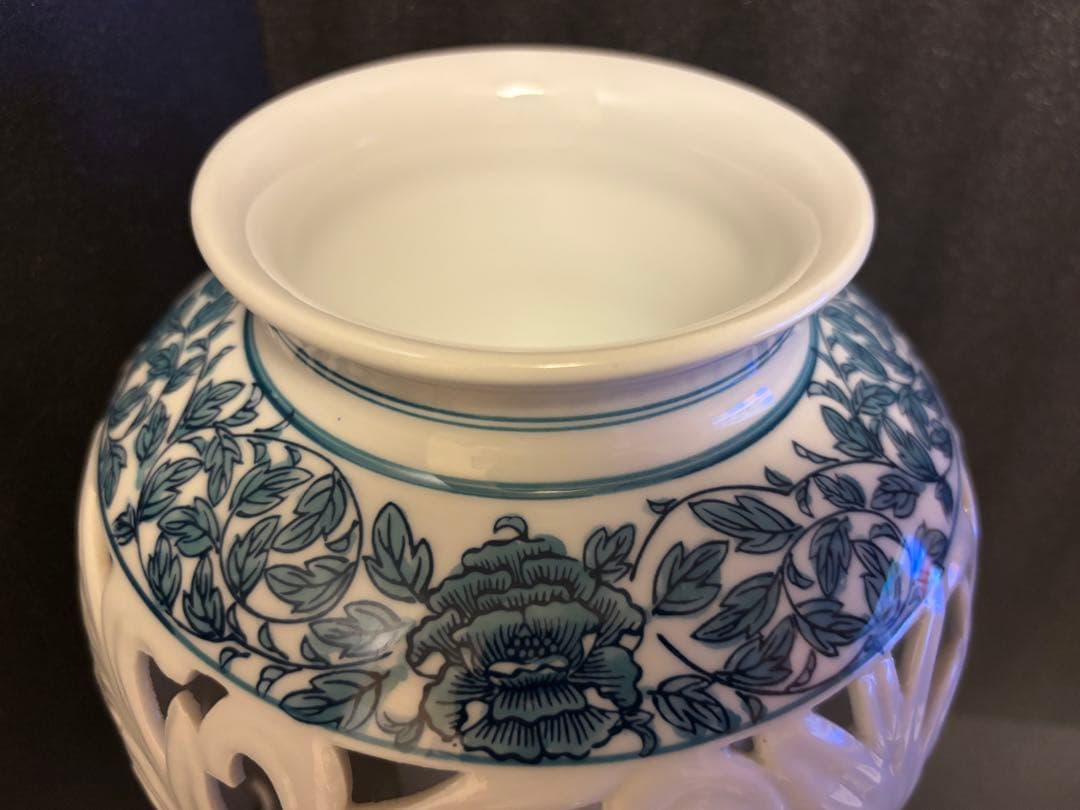 33cm 美濃焼 龍峰窯 染付更紗 透かし　花瓶　飾り壺