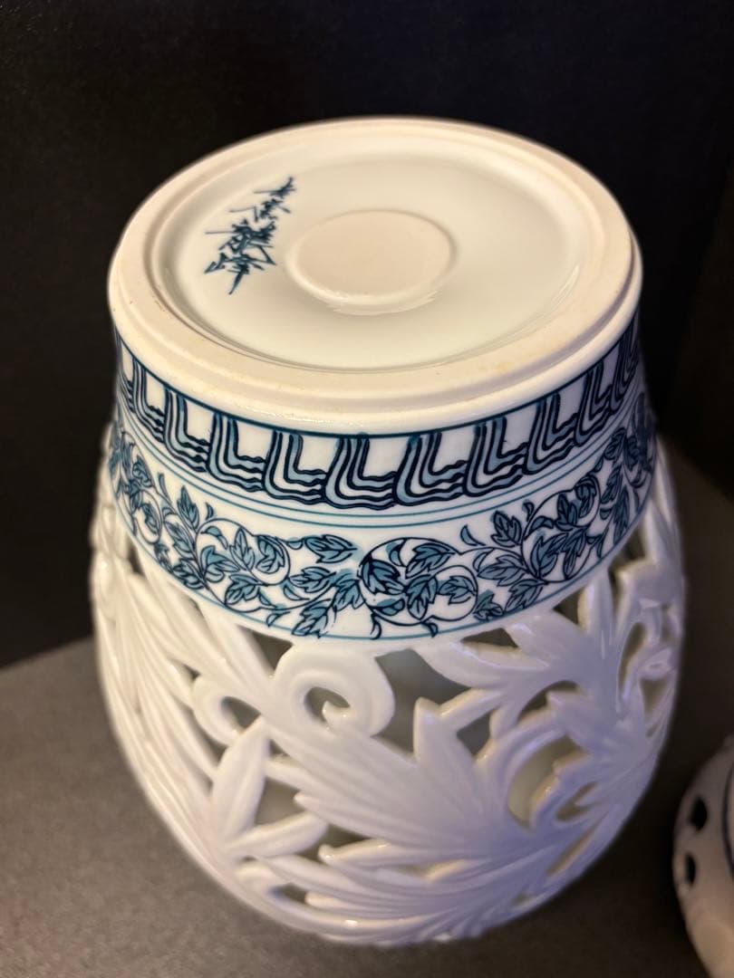 33cm 美濃焼 龍峰窯 染付更紗 透かし　花瓶　飾り壺