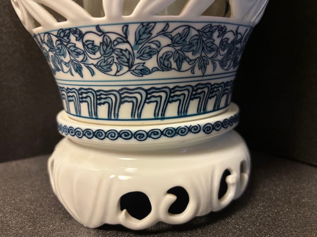 33cm 美濃焼 龍峰窯 染付更紗 透かし　花瓶　飾り壺