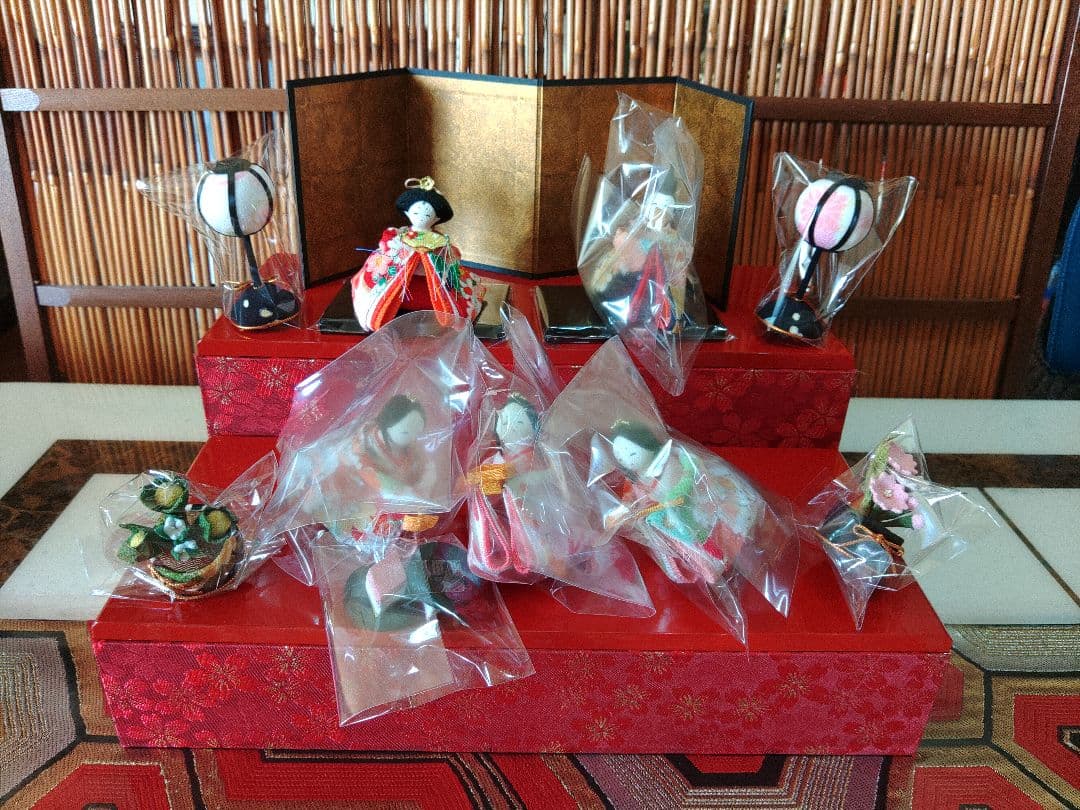 彩り雛二段飾り五人揃い 雛人形 友禅ちりめん コンパクト収納 柔和で