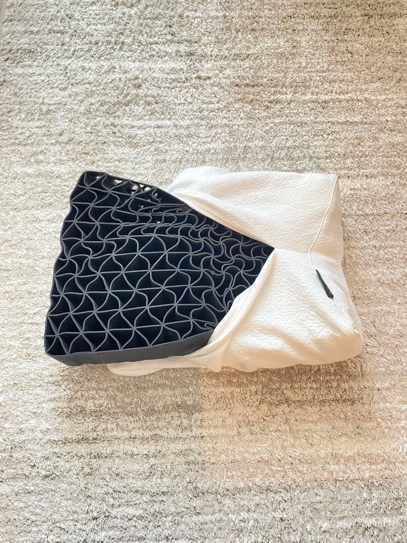 ヒツジのいらない枕　中古品　枕カバー付き