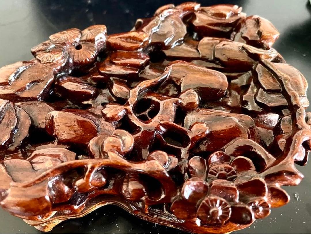 中国美術　翡翠彫刻　鶏の親子と籠　置物　台座付　箱有り