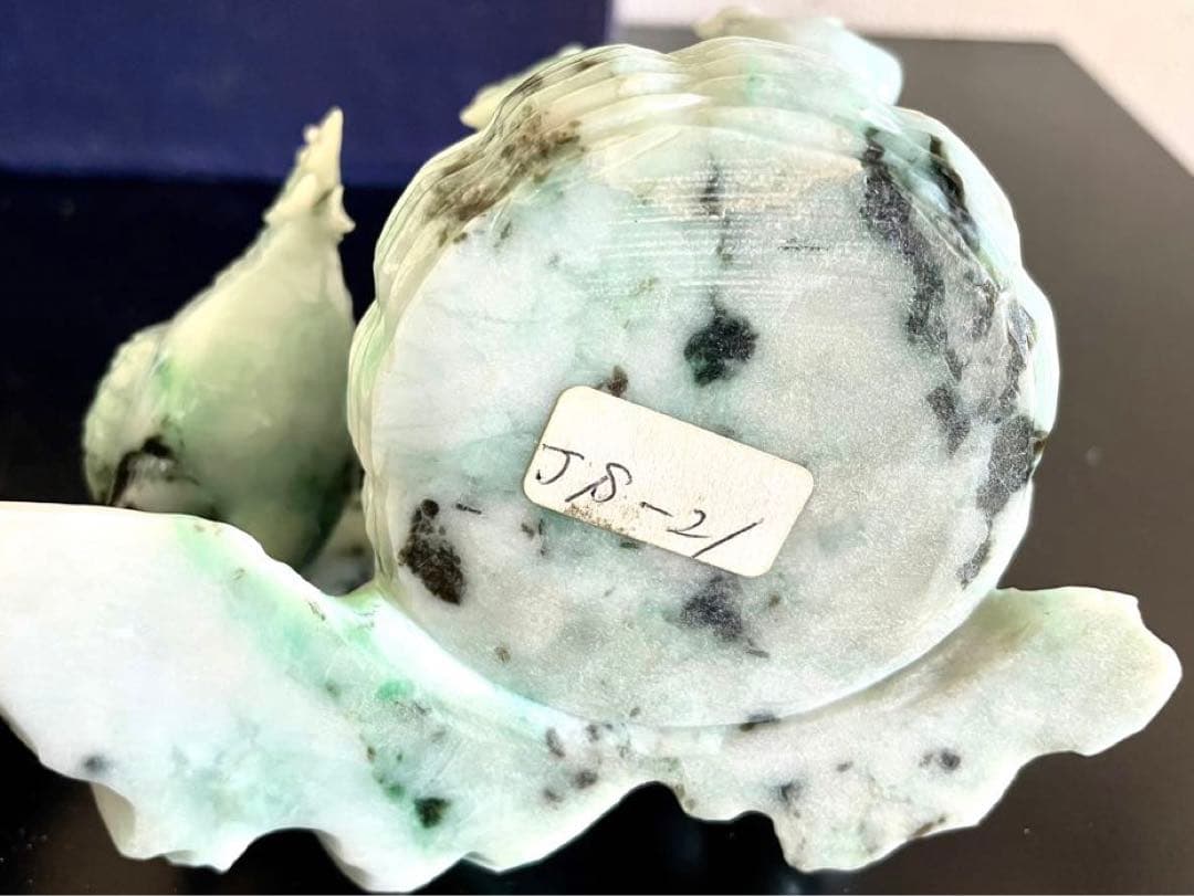 中国美術　翡翠彫刻　鶏の親子と籠　置物　台座付　箱有り