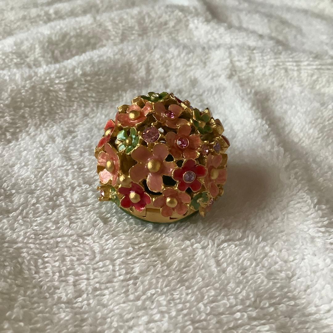 エスティローダー　練り香水　2011年　幸せの花束