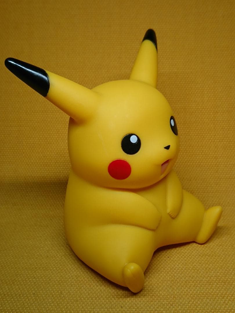 ポケモン　ピカチュウ　オブジェ　置物　インテリア　工芸品　美術品　A1190