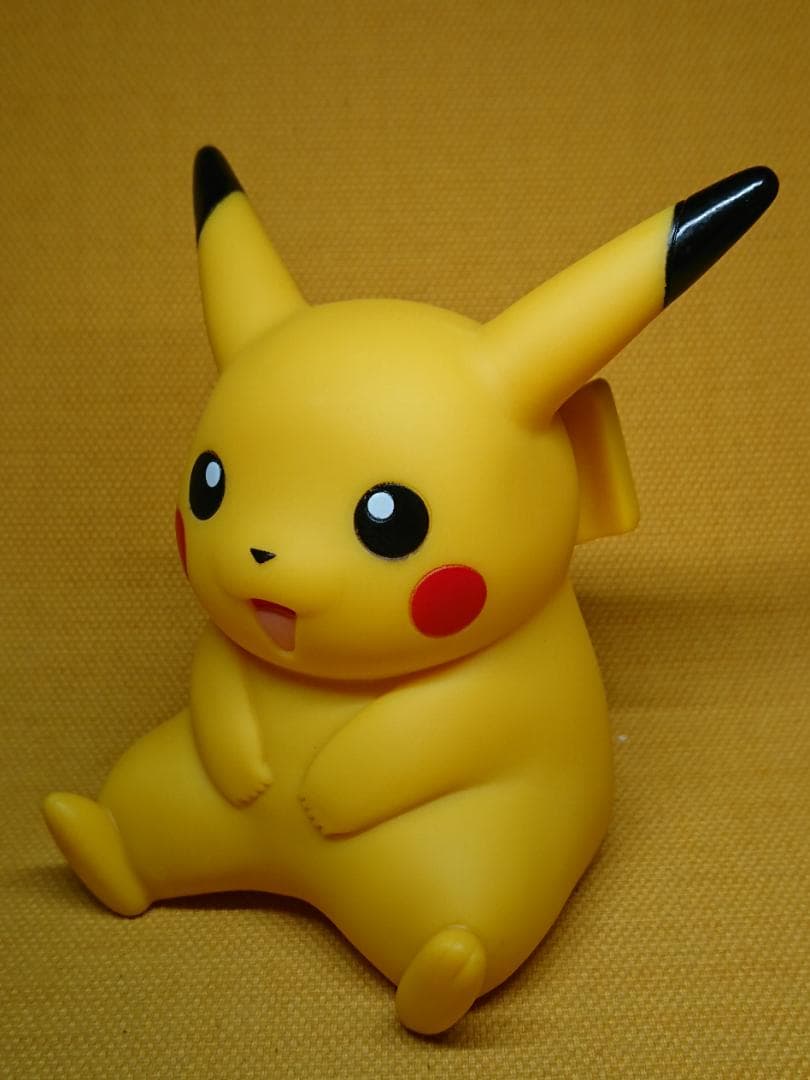 ポケモン　ピカチュウ　オブジェ　置物　インテリア　工芸品　美術品　A1190