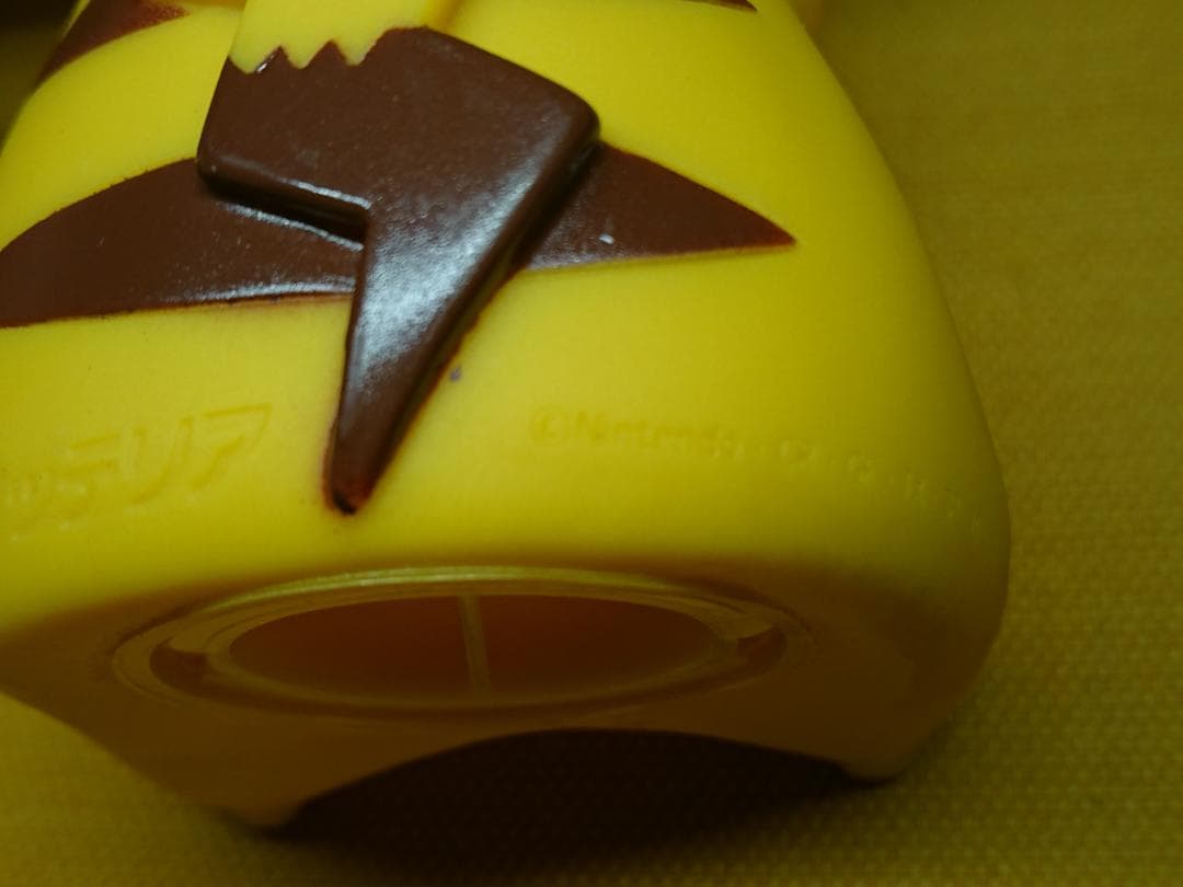 ポケモン　ピカチュウ　オブジェ　置物　インテリア　工芸品　美術品　A1190