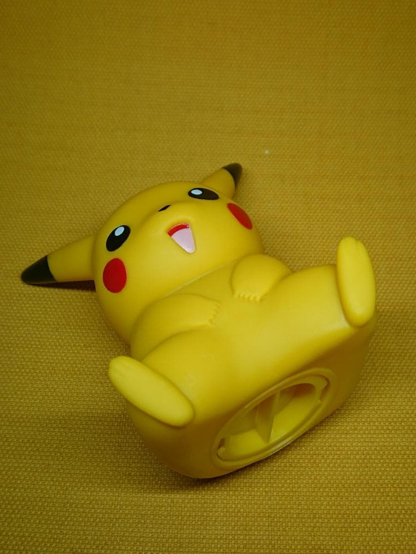 ポケモン　ピカチュウ　オブジェ　置物　インテリア　工芸品　美術品　A1190