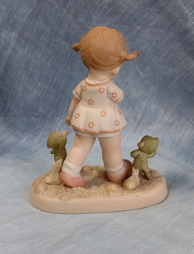 マーベル ルーシー アトウェル \" 妖精の国行きの最終電車に急いで \" 陶器人形