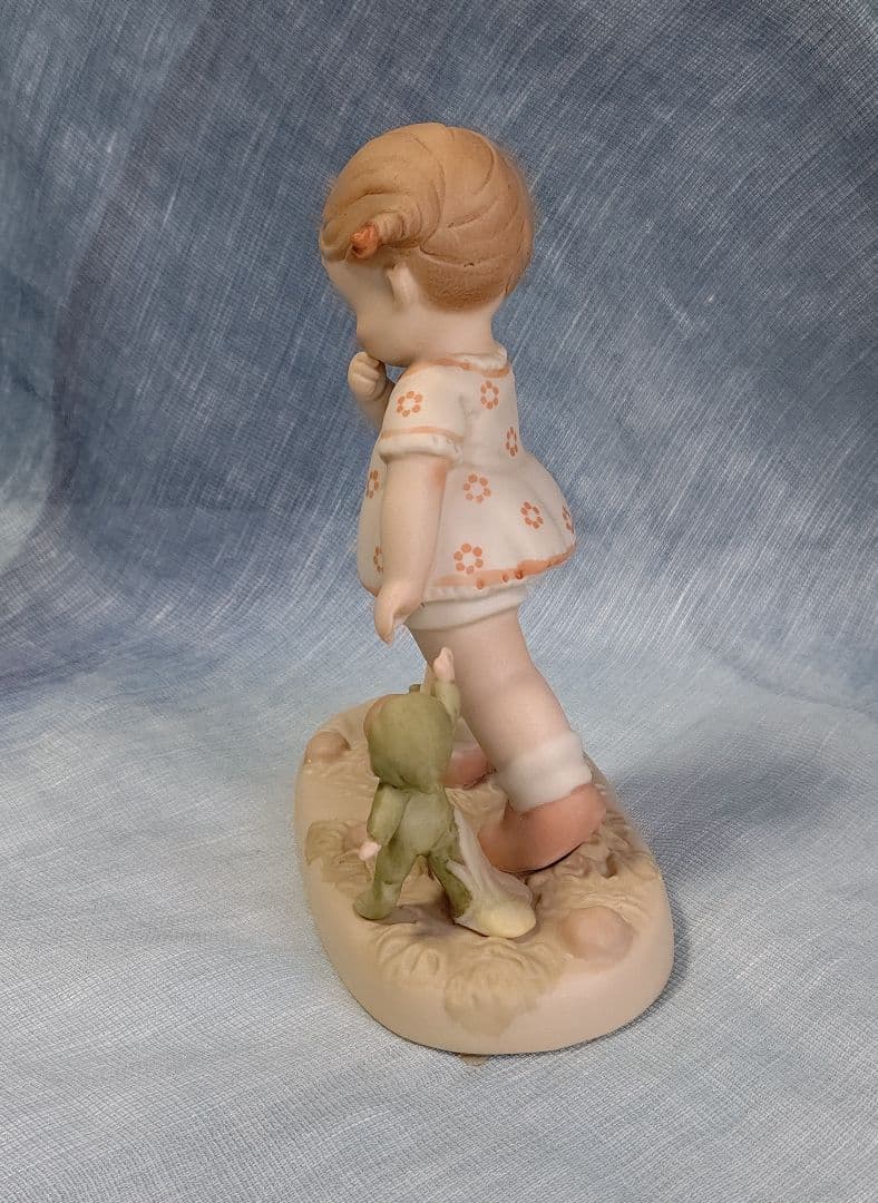 マーベル ルーシー アトウェル \" 妖精の国行きの最終電車に急いで \" 陶器人形