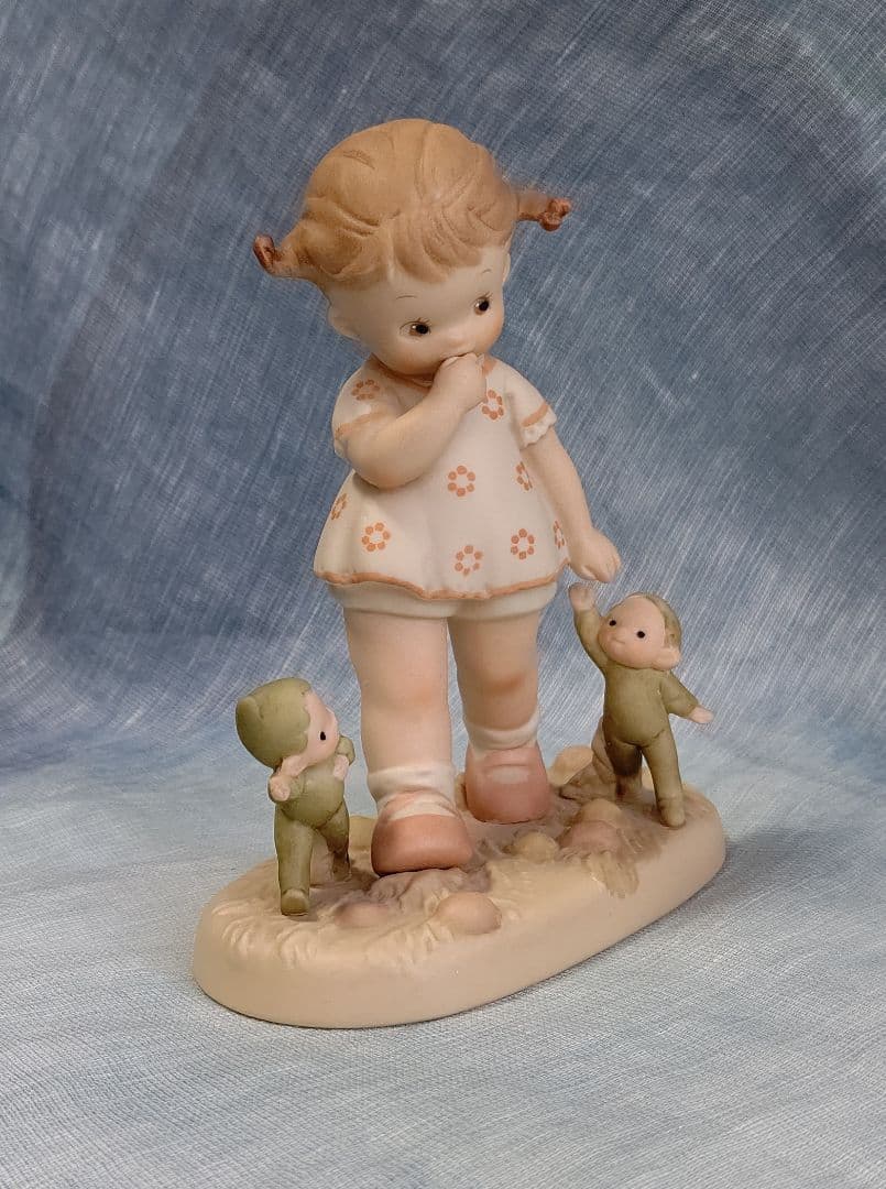 マーベル ルーシー アトウェル \" 妖精の国行きの最終電車に急いで \" 陶器人形