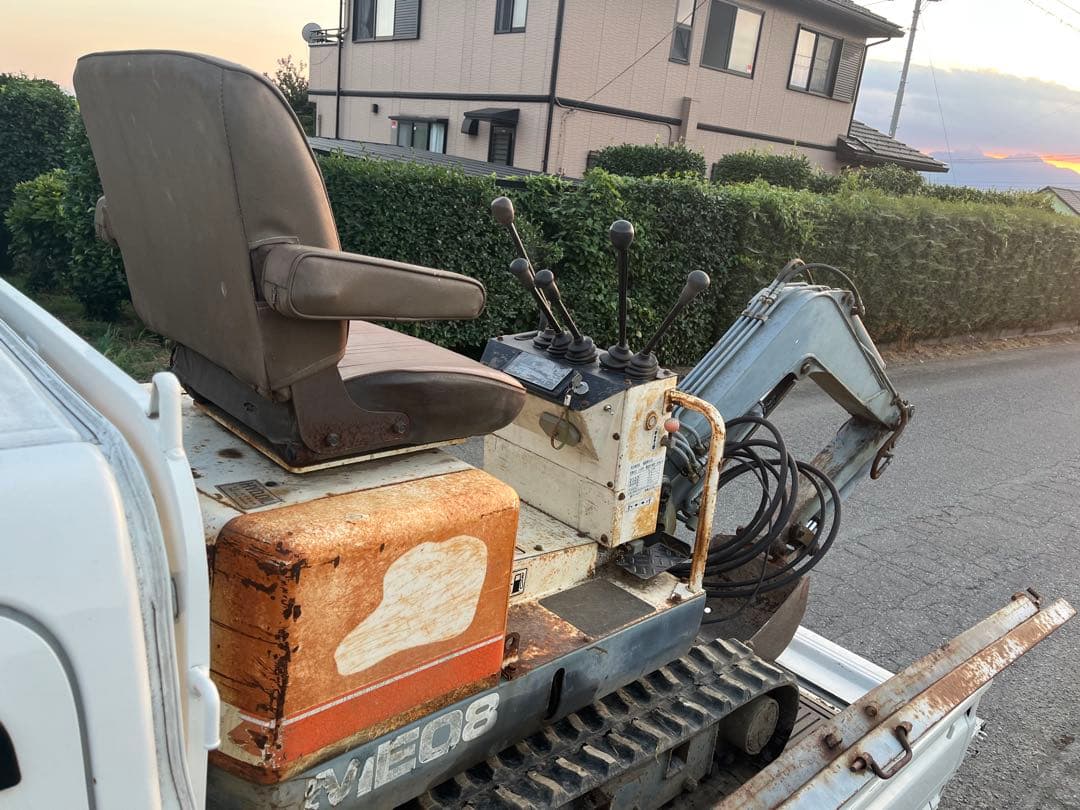 小型バックホー ホワイト/オレンジ