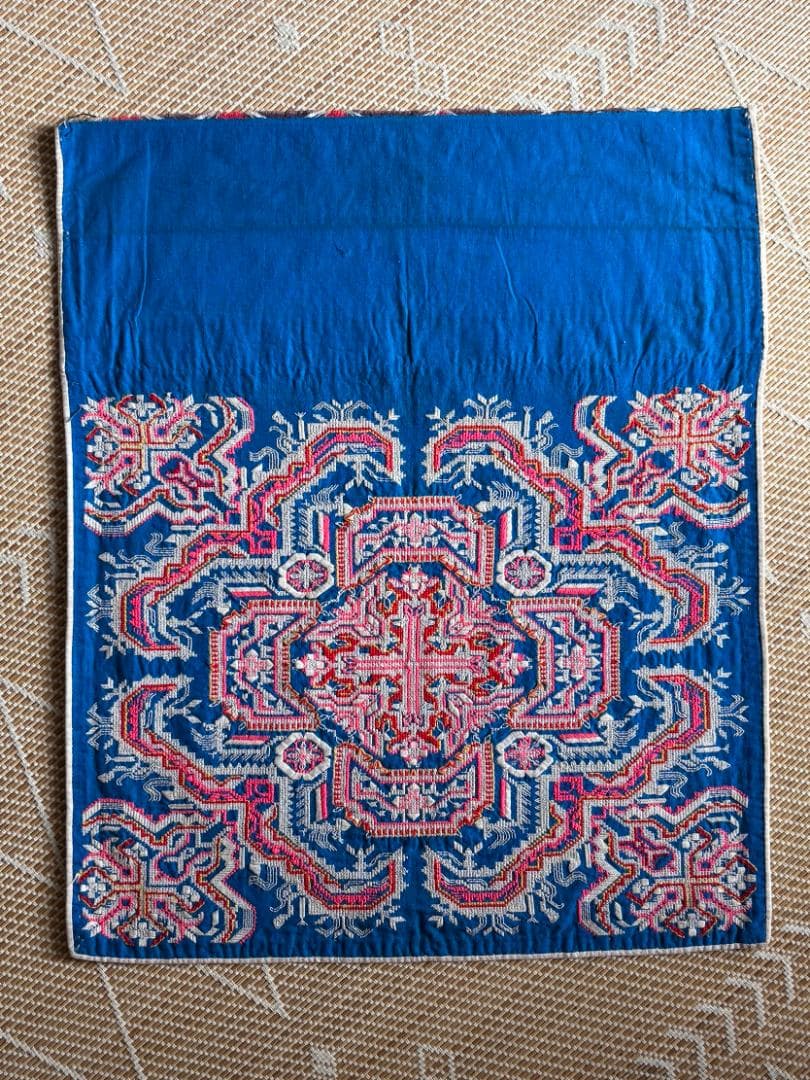 苗族手刺繍ベビーキャリア布・花文様・1980年代ヴィンテージ