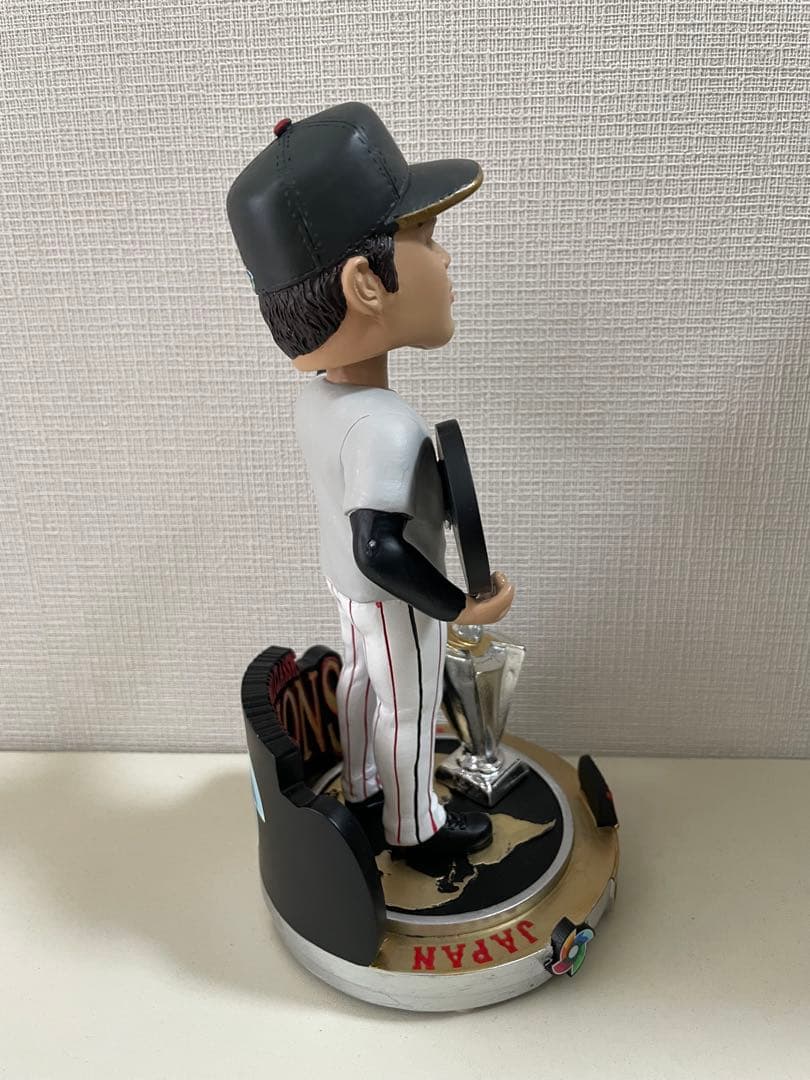 大谷翔平【123個限定】ボブルヘッド WBC 優勝トロフィー MVP盾 - メルカリ