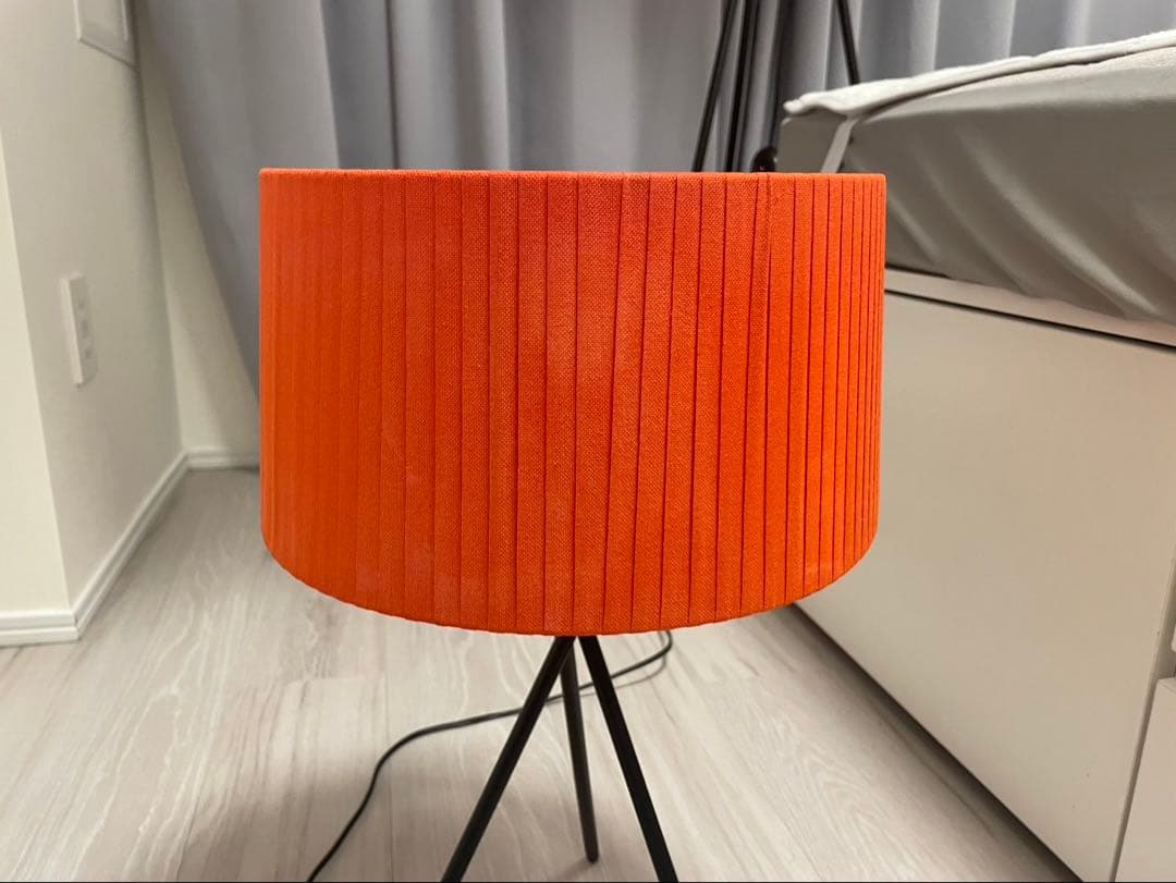SANTA & COLE スタンドライト／オレンジシェード×ブラック脚