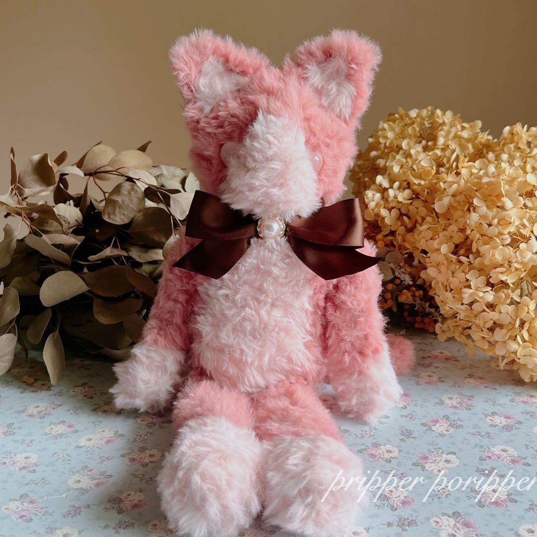 硝子の瞳をもつ　ももいろ猫のあみぐるみ　ぬいぐるみ　ねこ　アートドール