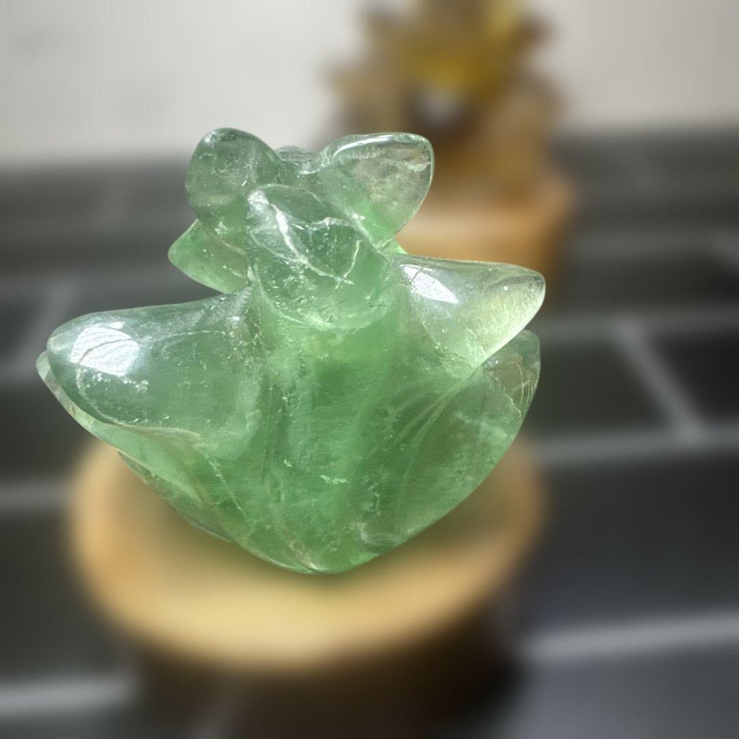 【高品質】フローライト 九尾狐 彫刻 台座付き 天然石