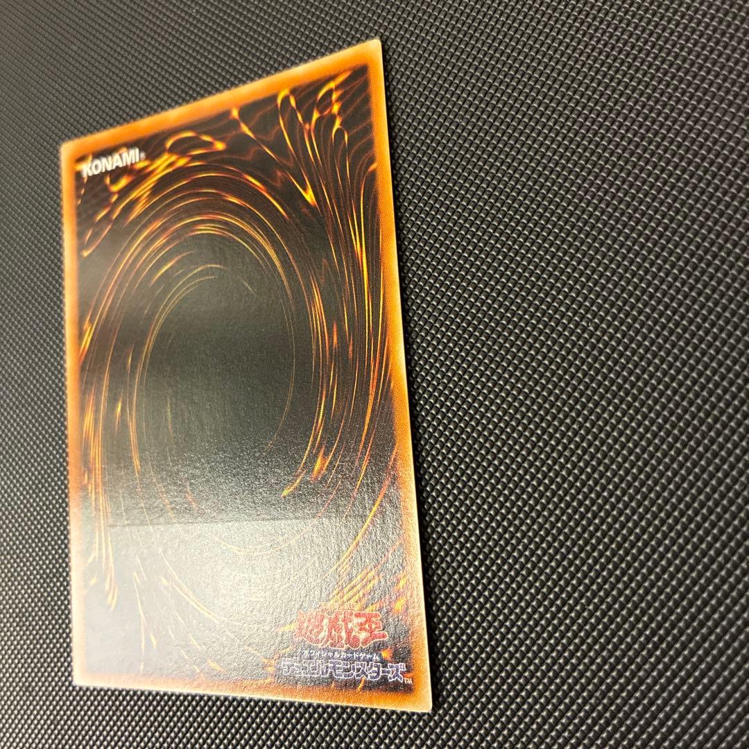 [極美品] 遊戯王　鎧黒竜-サイバー・ダーク・ドラゴン　レリーフ